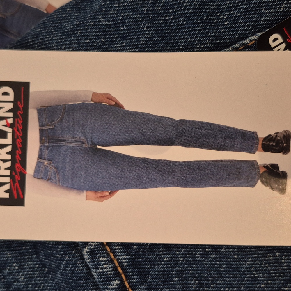 Sz 16: Kirkland High- rise straight Jean
